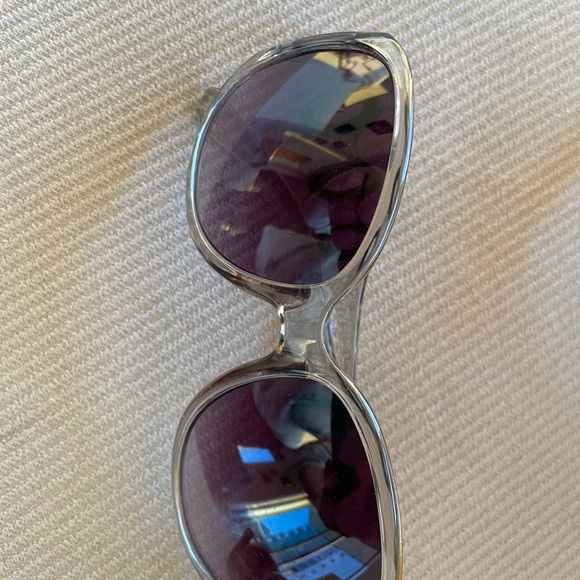Five pair of sunglasses - Picture 5 of 10